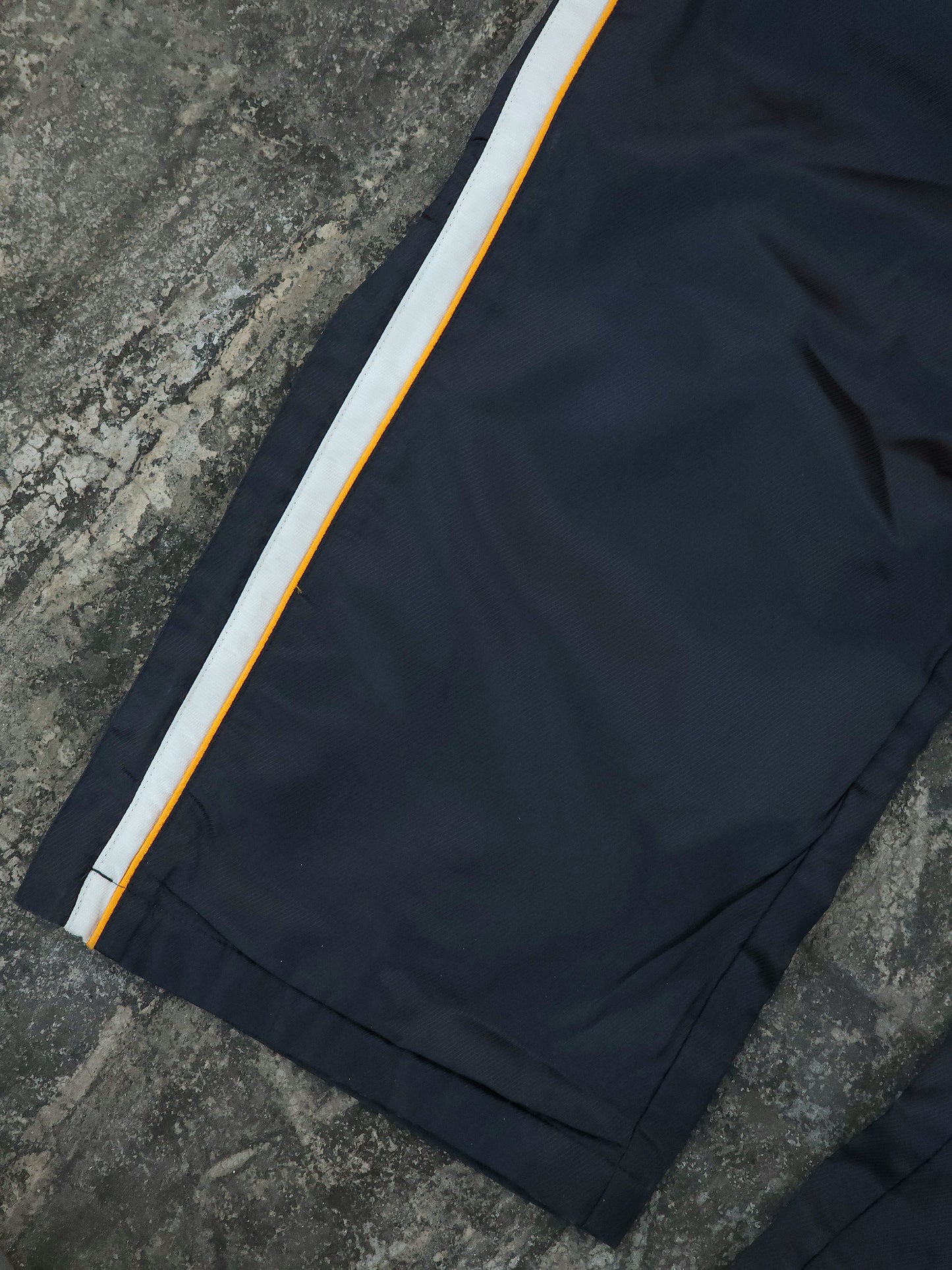 Vintage Asics Dark Blue - White/Gold Stripes Baggy Trackpants (M)